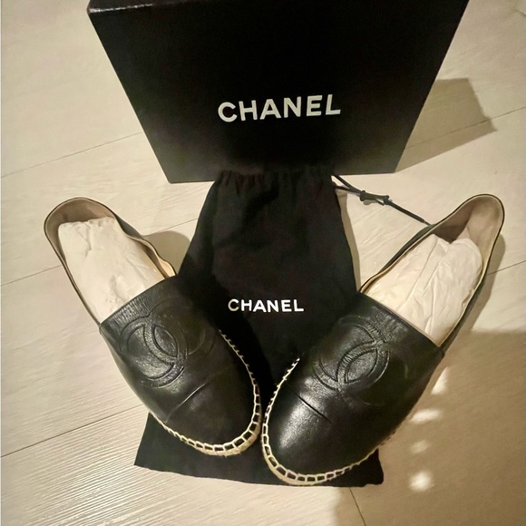 “LIKE NEW” CHANEL Lambskin Black Espadrilles - Picture 5 of 16